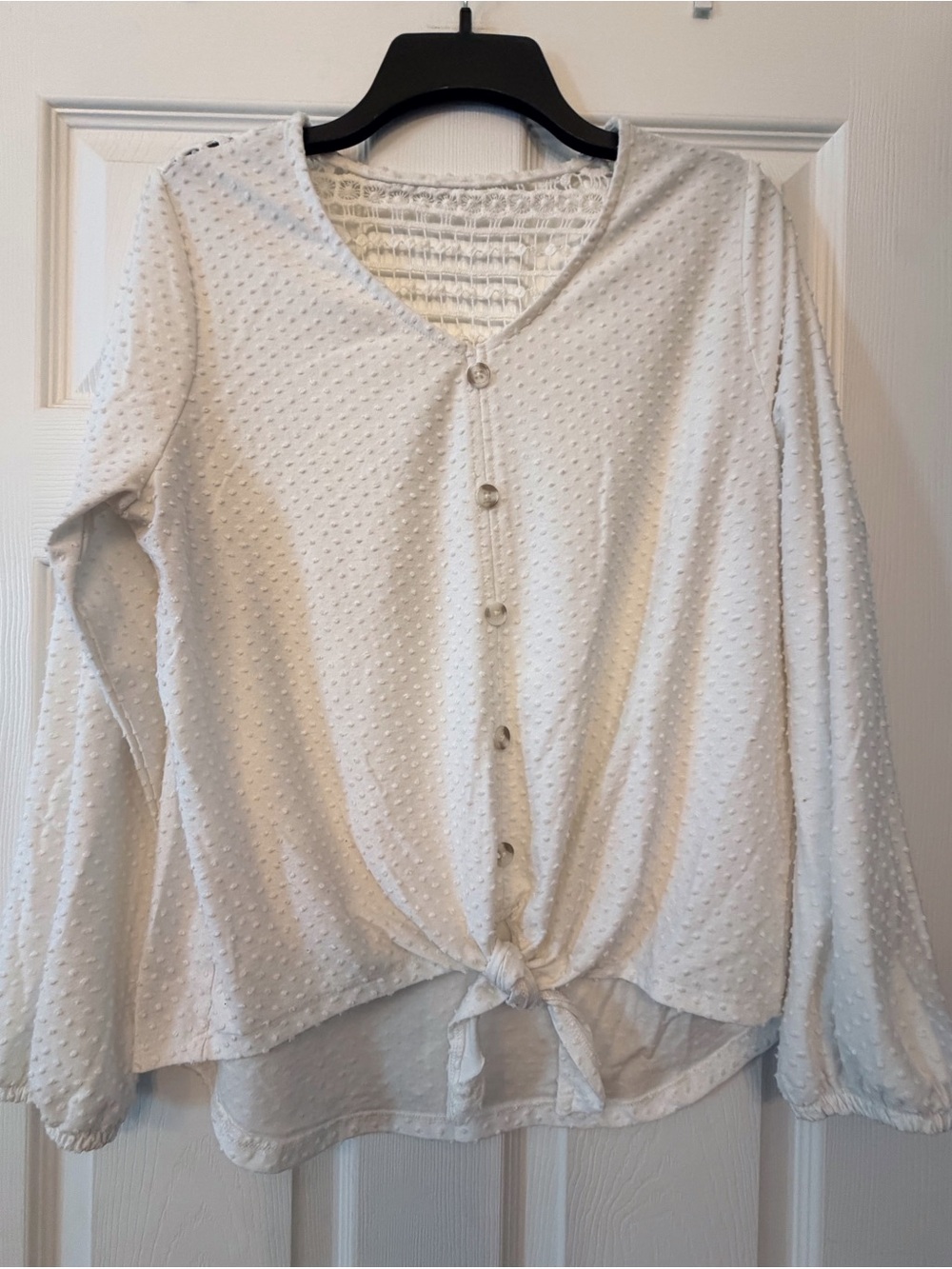 New York Laundry, White Button-Front Tie-Hem Long Sleeve Top